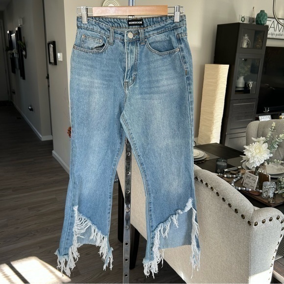 ✨Momokrom distressed denim cropped jeans 👖 4 Frayed hem knee ripped - Picture 1 of 10